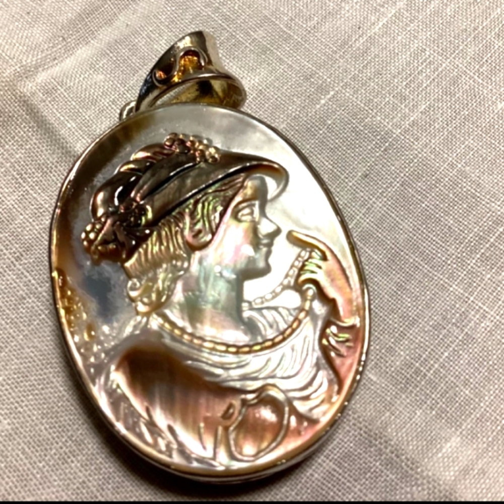 MOTHER OF PEARL BIG PENDANT
